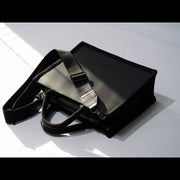 wunderschöne Crossbody Handtasche aus Apfelleder in schwarz