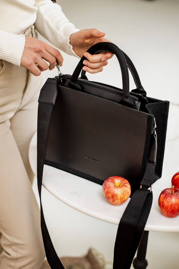 Little Sister Handtasche aus Apfelleder von GUTWERK mit Reißverschluss
